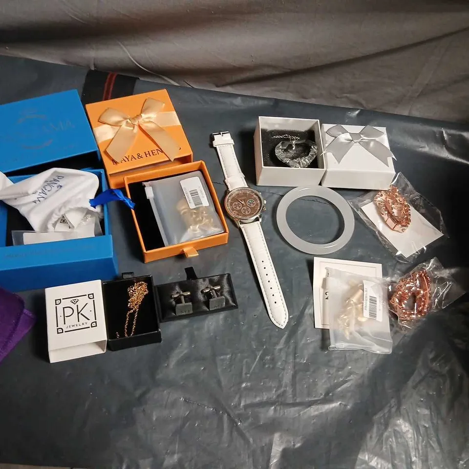 LARGE QUANTITY OF ASSORTED JEWELLERY AND ACCESSORIES