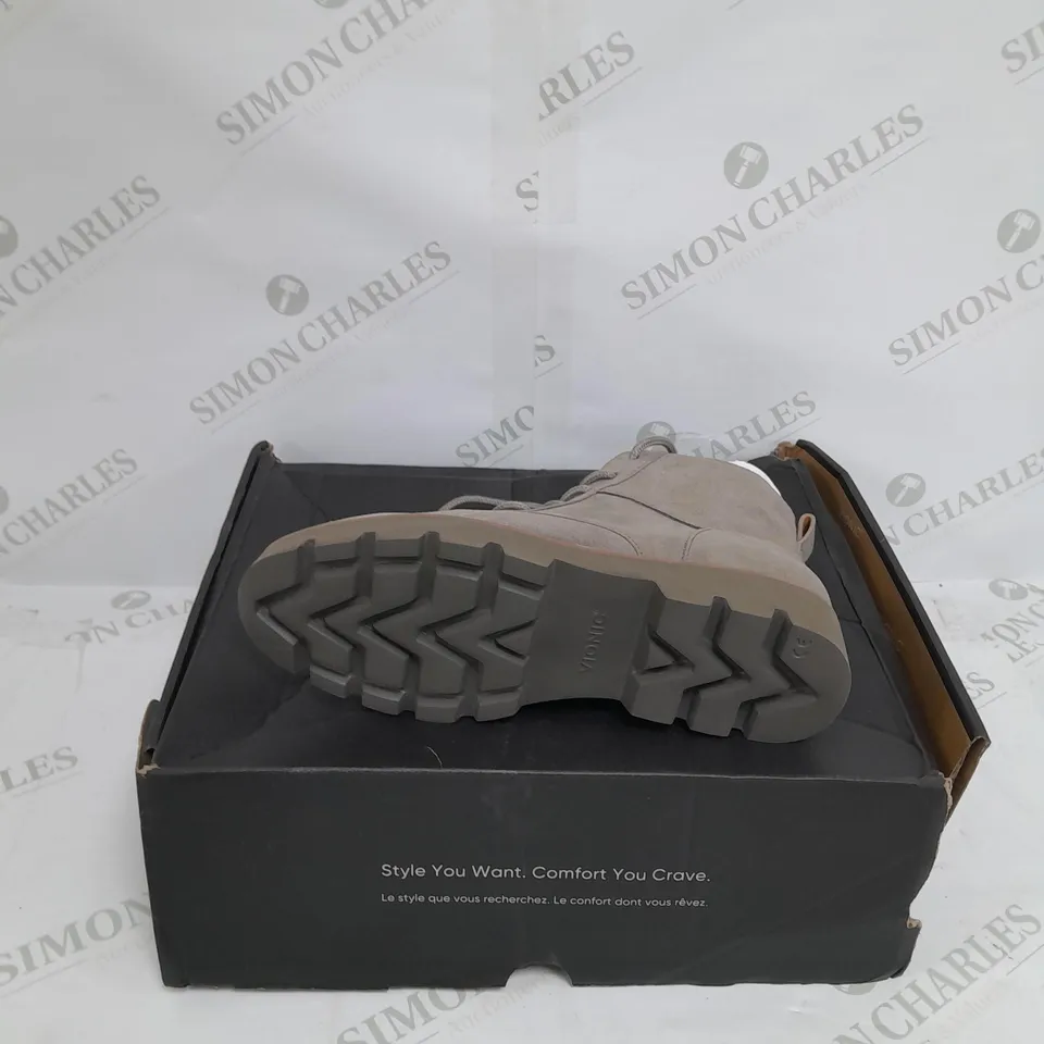 VIONIC LARSON LACE UP BOOT SIZE 5