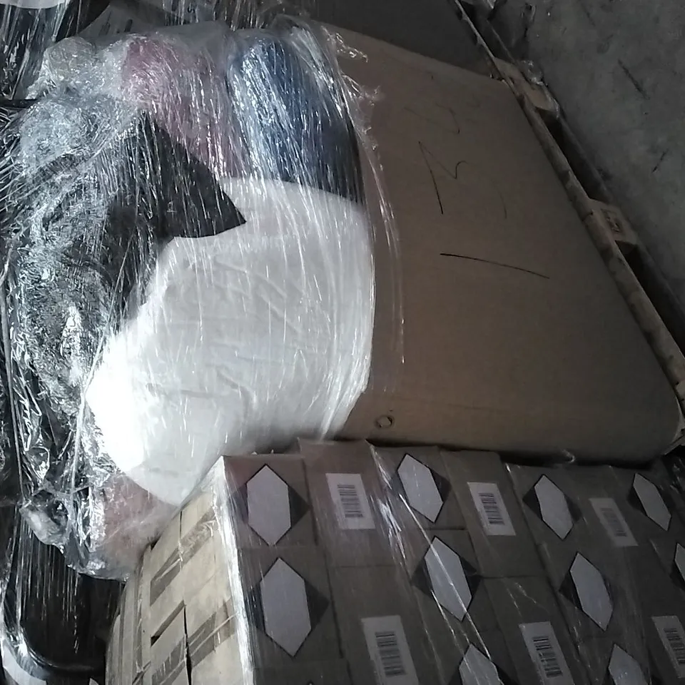 PALLET OF ASSORTED ITEMS INCLUDING FOGARTY SUPER FULL DUVET, LITSPOT MEMORY FOAM PILLOW, NOFFA PILLOW, GIRD PILLOW