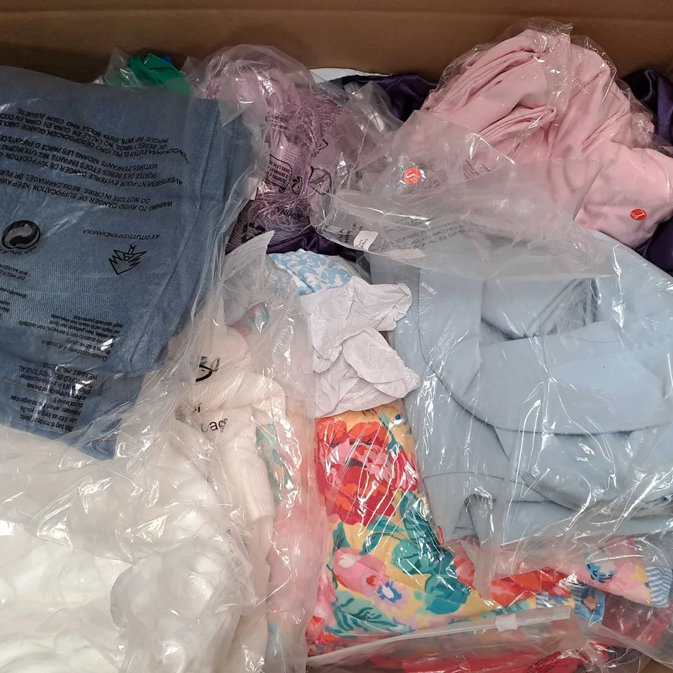 BOX OF APPROXIMATELY 25 ASSORTED CLOTHING ITEMS TO INCLUDE - JACKET , T-SHIRT , SKIRT ETC