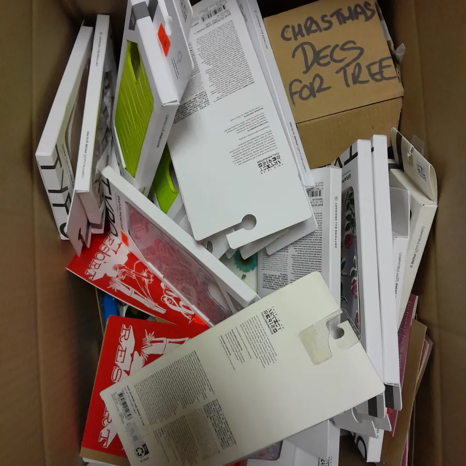 APPROXIMATELY 30 ASSORTED HOUSEHOLD PRODUCTS TO INCLUDE PHONE CASES, CHRISTMAS DECORATIONS, CARDS ETC 