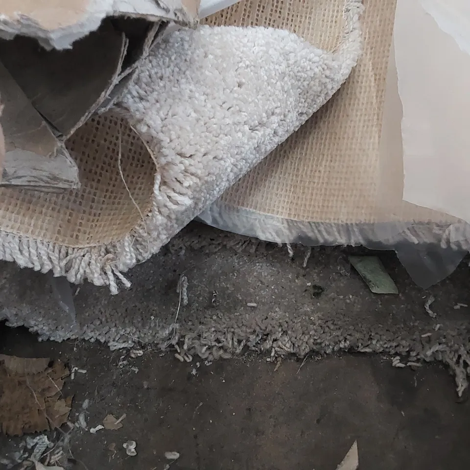 ROLL OF QUALITY GRAND PRIX CARPET // SIZE: APPROXIMATELY 4 X 5m
