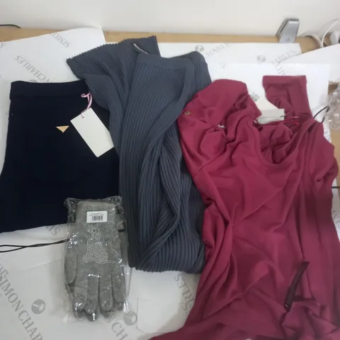 BOX OF APPROXIMATELY 25 ASSORTED CLOTHING ITEMS TO INCUDE - SOCKS , JUMPERS , T-SHIRTS , TROUSERS,ECT 