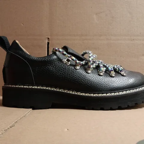 BOXED PAIR OF VIBRAM SHOES IN BLACK SIZE UNSPECIFIED