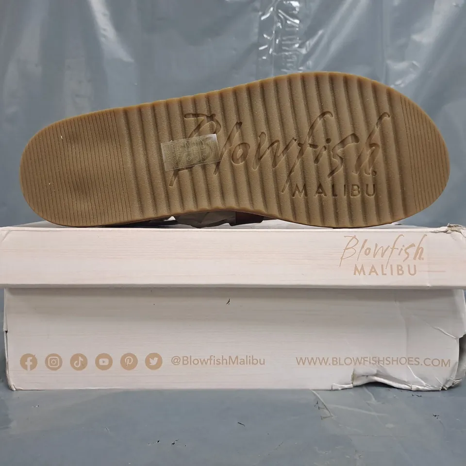 BOXED PAIR OF BLOWFISH MALIBU FANDIE OPEN TOE SANDALS IN BROWN SIZE UK 9