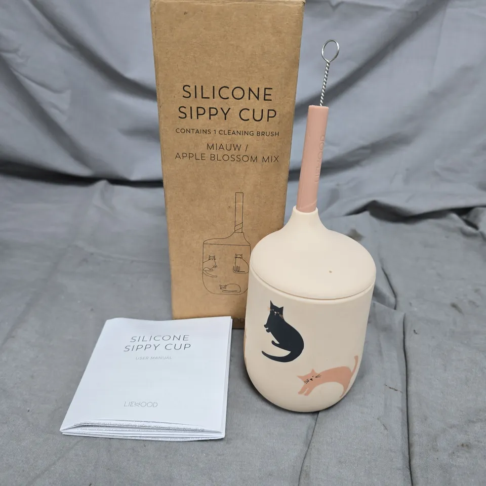 LIEWOOD SILICONE SIPPY CUP WITH CLEANING BRUSH – BEIGE CAT DESIGN