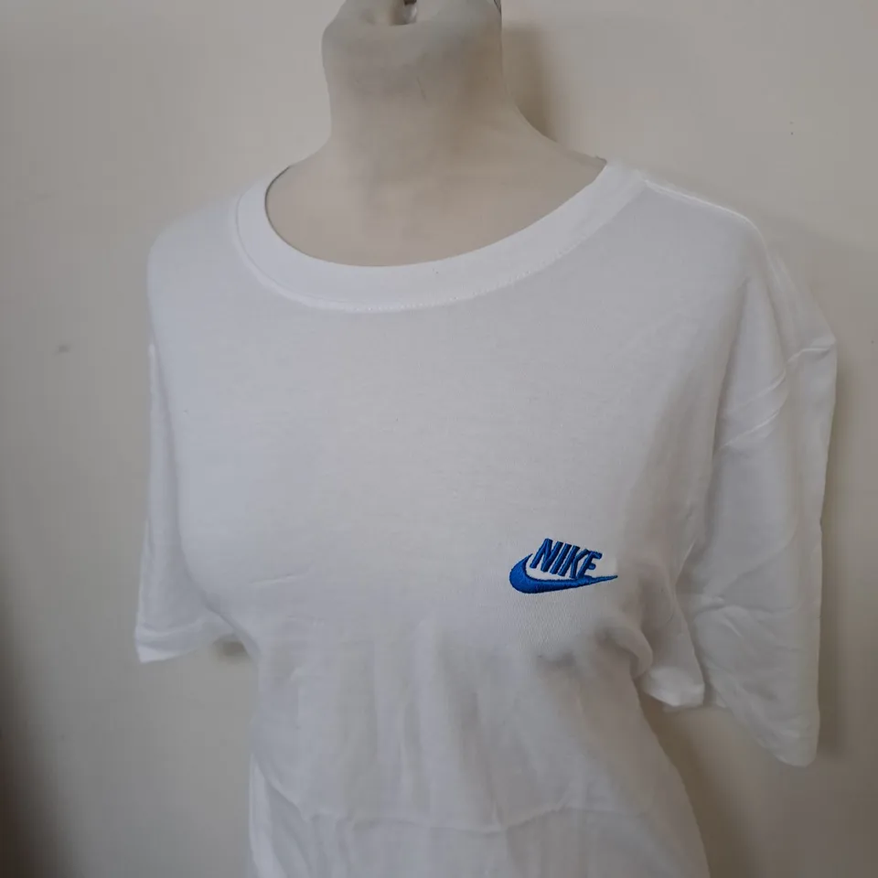 THE NIKE CASUAL WHITE T-SHIRT SIZE XL