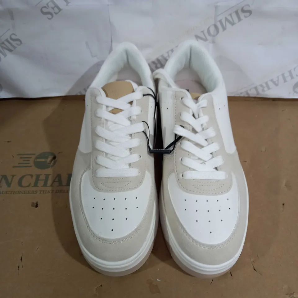 PAIR OF PULL AND BEAR CHUNKY SOLE SHOES SIZE 6