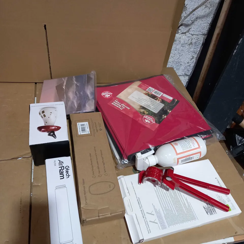 LOT OF ASSORTED HOUSEHOLD ITEMS 