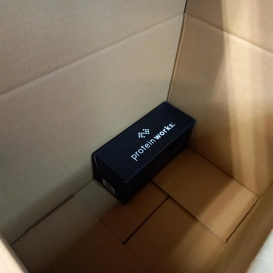 LOT OF APPROX 15 ASSORTED HOUSEHOLD/COOKWARE ITEMS TO INCLUDE: STEAMER, BOTTLES, SILICONE ITEMS, 