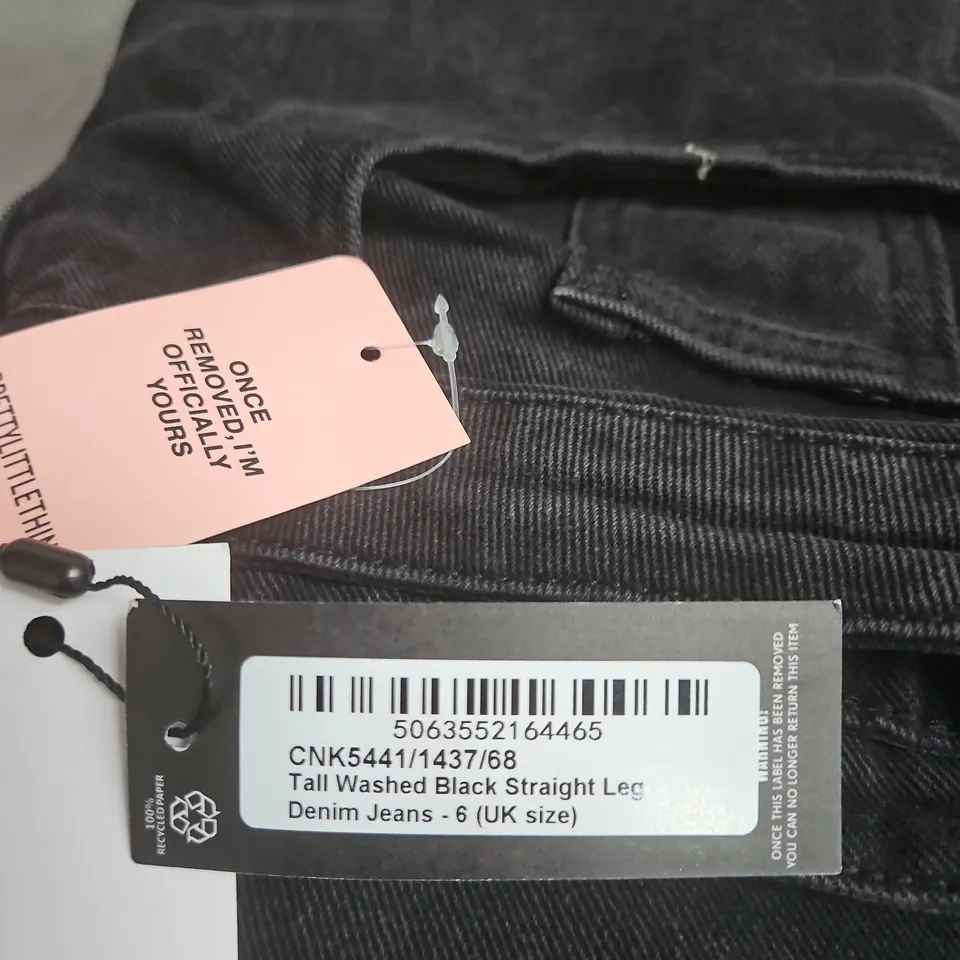 PRETTYLITTLETHING TALL WASHED BLACK STRAIGHT LEG DENIM JEANS – UK SIZE 6