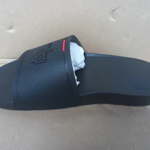 BOXED PAIR OF FITFLOP SLIDERS IN BLACK UK SIZE 6