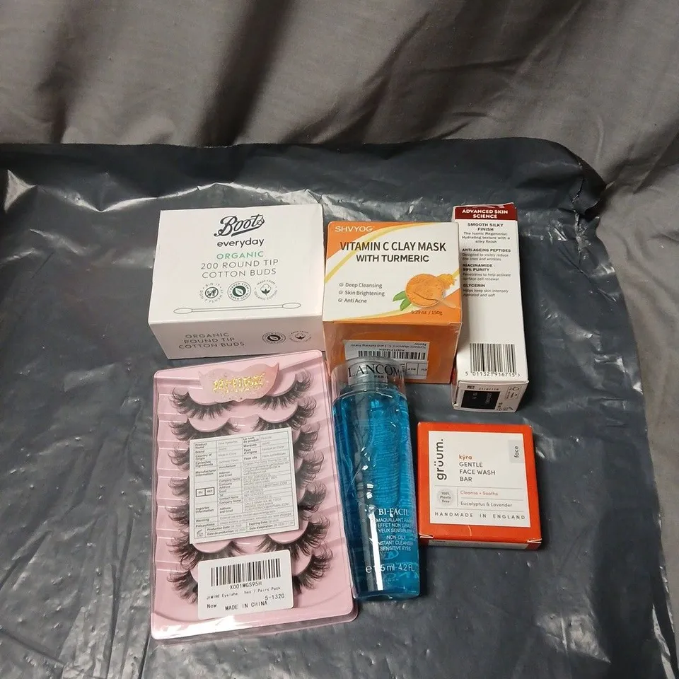 APPROXIMATELY 20 ASSORTED COSMETICS INCLUDING BOOTS COTTON BUDS, VITAMIN C CLAY MASK, OLAY 2 IN 1 DAY CREAM, GRUUM SOAP, LANCOME BI-FACIL 125ML ETC
