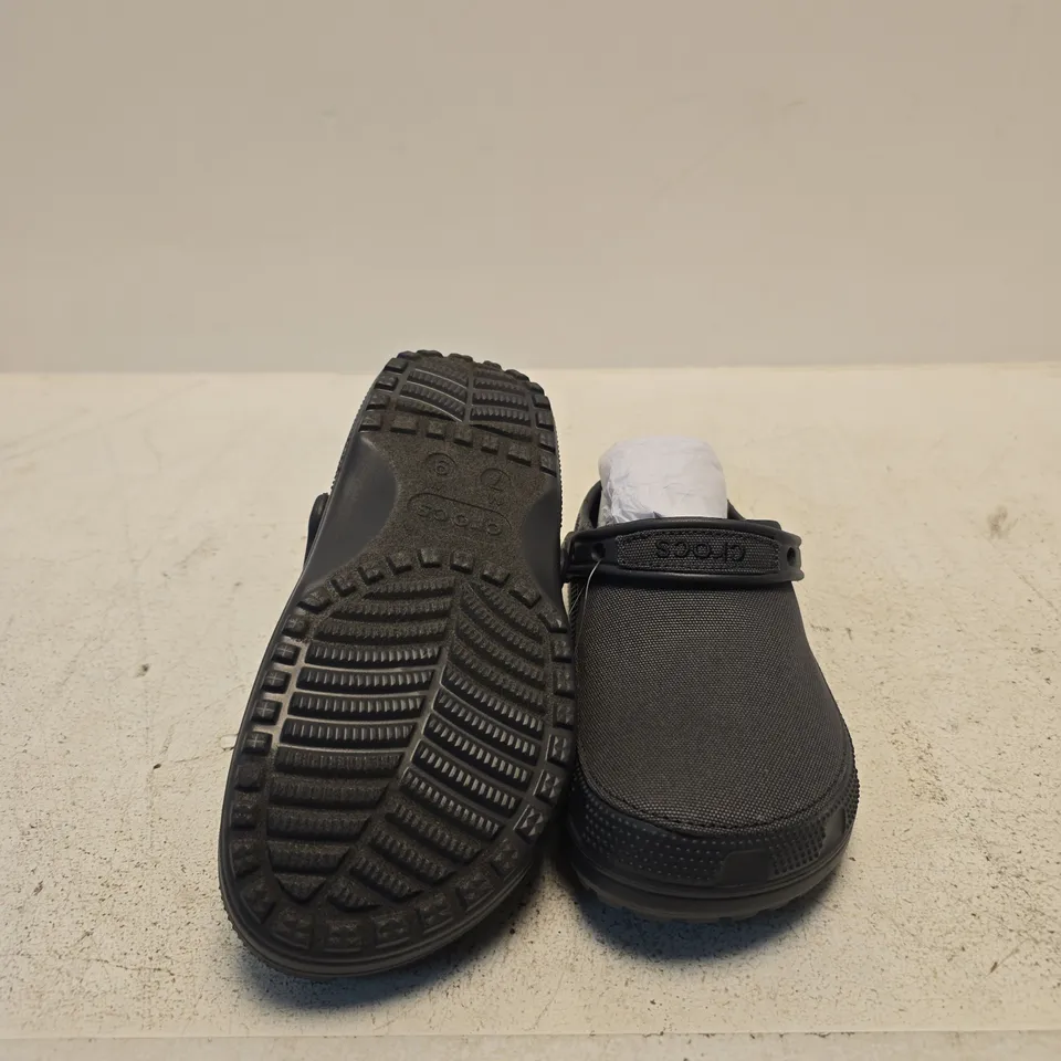 CROCS CRAFTED CLOG – BLACK UNISEX, UK SIZE UK 6 (US 7 / US WOMEN 9) – EU 39-40