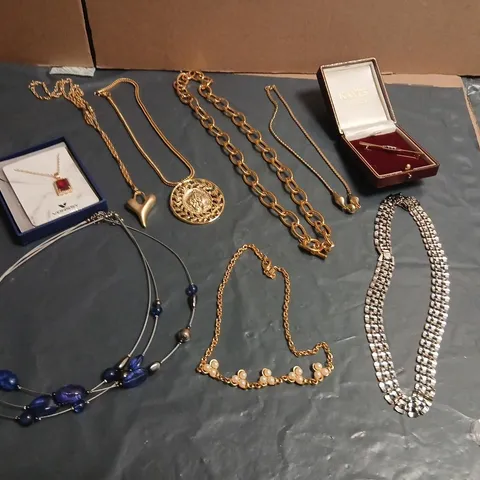 LARGE QUANTITY OF ASSORTED JEWELLERY AND ACCESSORIES