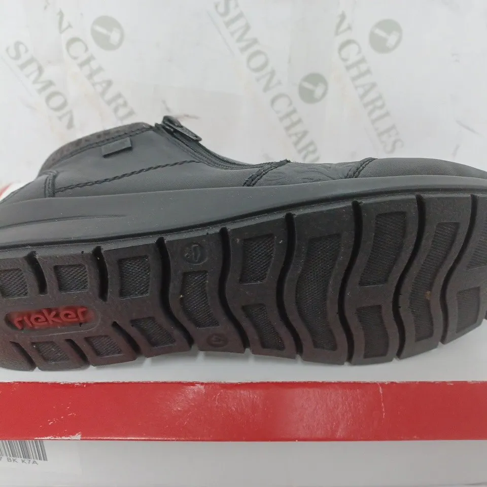 BOXED RIEKER LEATHER DOUBLE ZIP WATER RESISTANT BOOT IN BLACK - SIZE 39