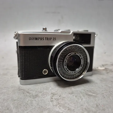 OLYMPUS TRIP 35 CAMERA IN BLACK/SILVER COLOUR