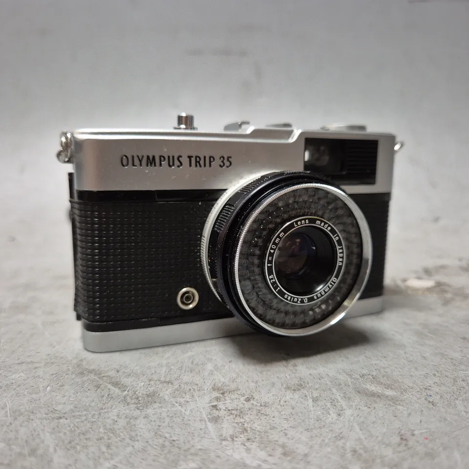 OLYMPUS TRIP 35 CAMERA IN BLACK/SILVER COLOUR