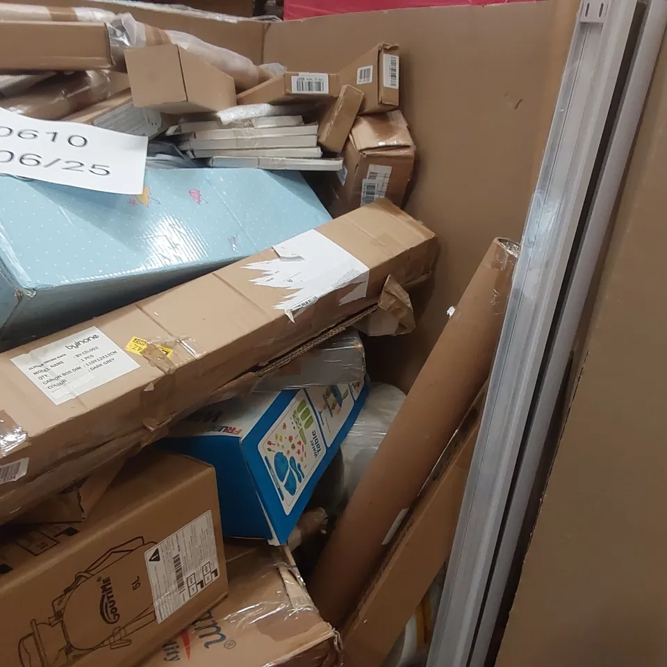 PALLET OF ASSORTED ITEMS INCLUDING: PRESSURE WASHER, PRESSURE SPRAYER, BLINDS, OAK FLOATING SHELF ECT