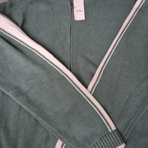 HOLLISTER RELAXED FIT LONG SLEEVE ZIP-UP TOP IN GREEN/WHITE SIZE MEDIUM