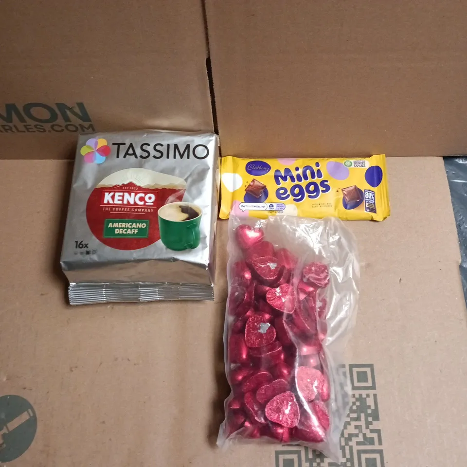 APPROXIMATELY 12 ASSORTED FOOD AND DRINKS ITEMS TO INCLUDE - MINI EGGS CHOCOLATE BAR, TASSIMO KENCO DECAF COFFEE PODS, FOILED MILK CHOCOLATE HEARTS ETC 