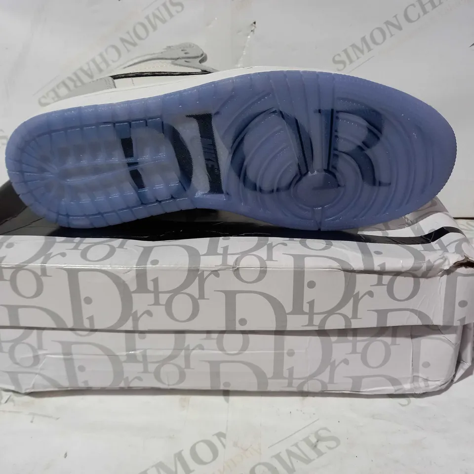 BOXED PAIR OF NIKE AIR DIOR SHOES IN GREY/CREAM UK SIZE 6.5