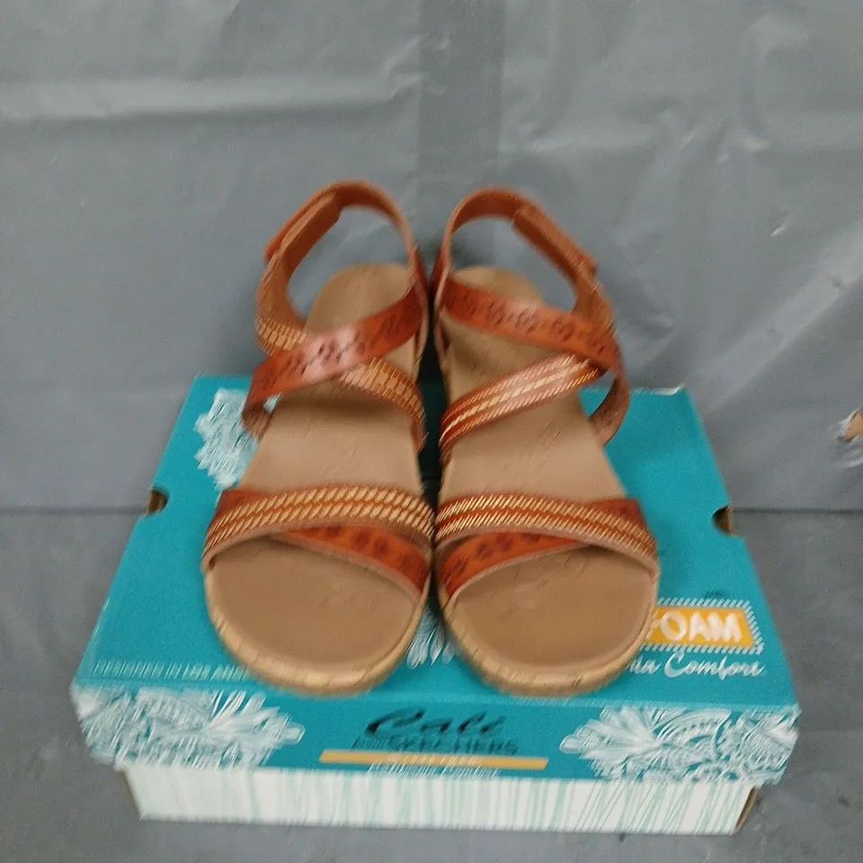 BOXED PAIR OF CALI SKECHERS CALI WEDGE SANDALS IN BROWN - UK SIZE 7