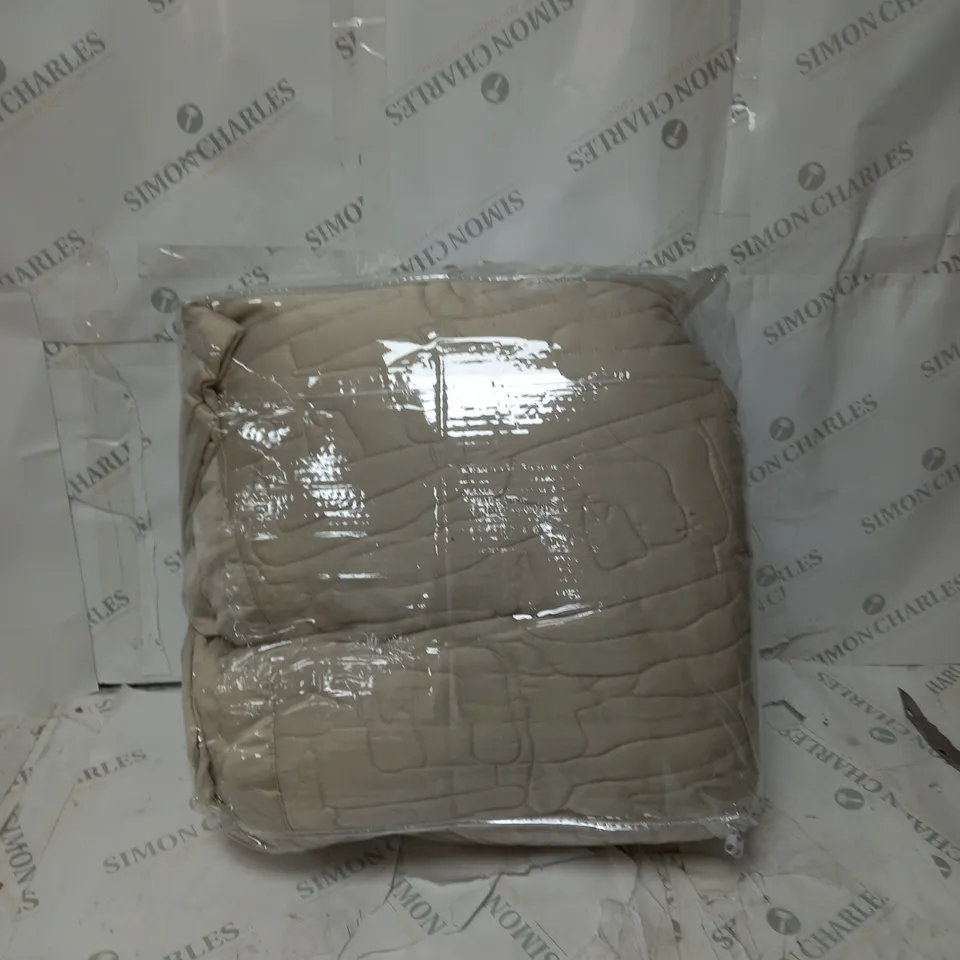 K BY KELLY HOPPEN ABSTRACT GEO BEDSPREAD AND SET OF 2 SHAMS LATTE SUPERKING SIZE