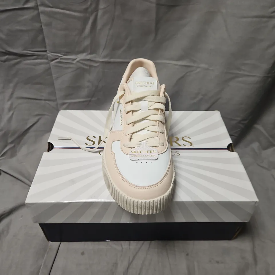 BOXED SKECHERS COURT CLASSICS WOMEN'S SNEAKERS UK 6.5 (US 9.5) – WHITE/PINK