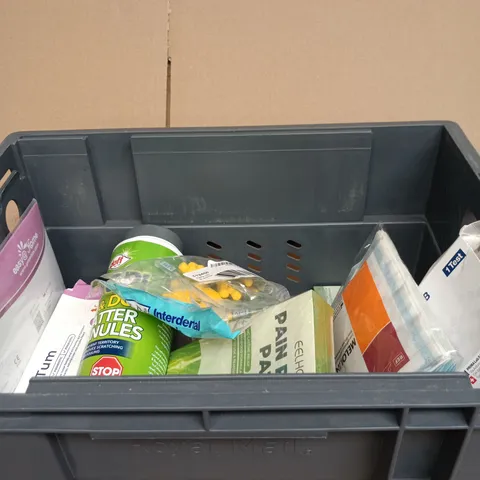 TOTE OF APPROXIMATELY 10 ASSORTED ITEMS INCLUDING TEPE INTERDENTAL BRUSH, EELHOE PAIN RELIEF PATCH AND SMITH&NEPHEW MELOLIN DRESSING