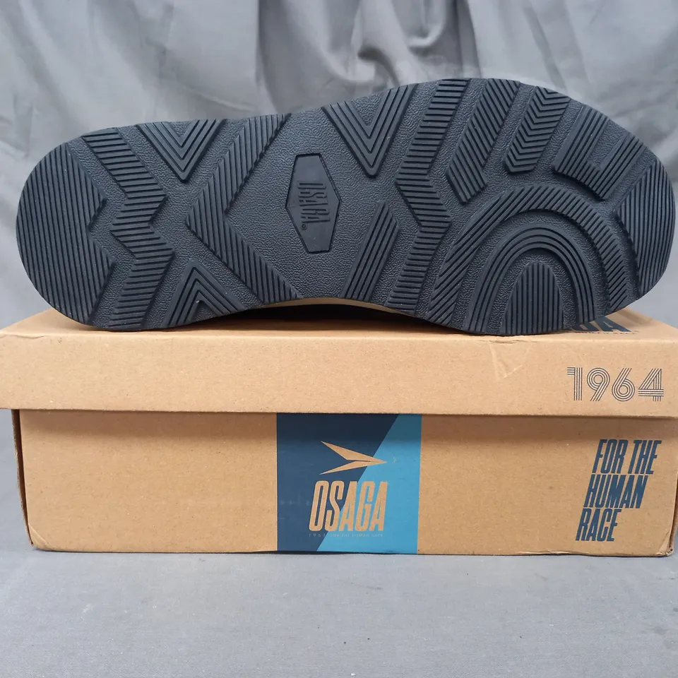 BOXED PAIR OF OSAGA SHOES IN NAVY SIZE 11