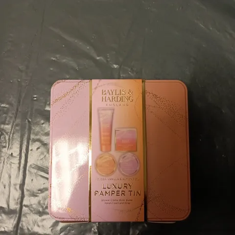 BOX OF APPROXIMATELY 6 ASSORTED COSMETIC BOXSETS TO INCLUDE:2X BAYLIS AND HARDING SETS