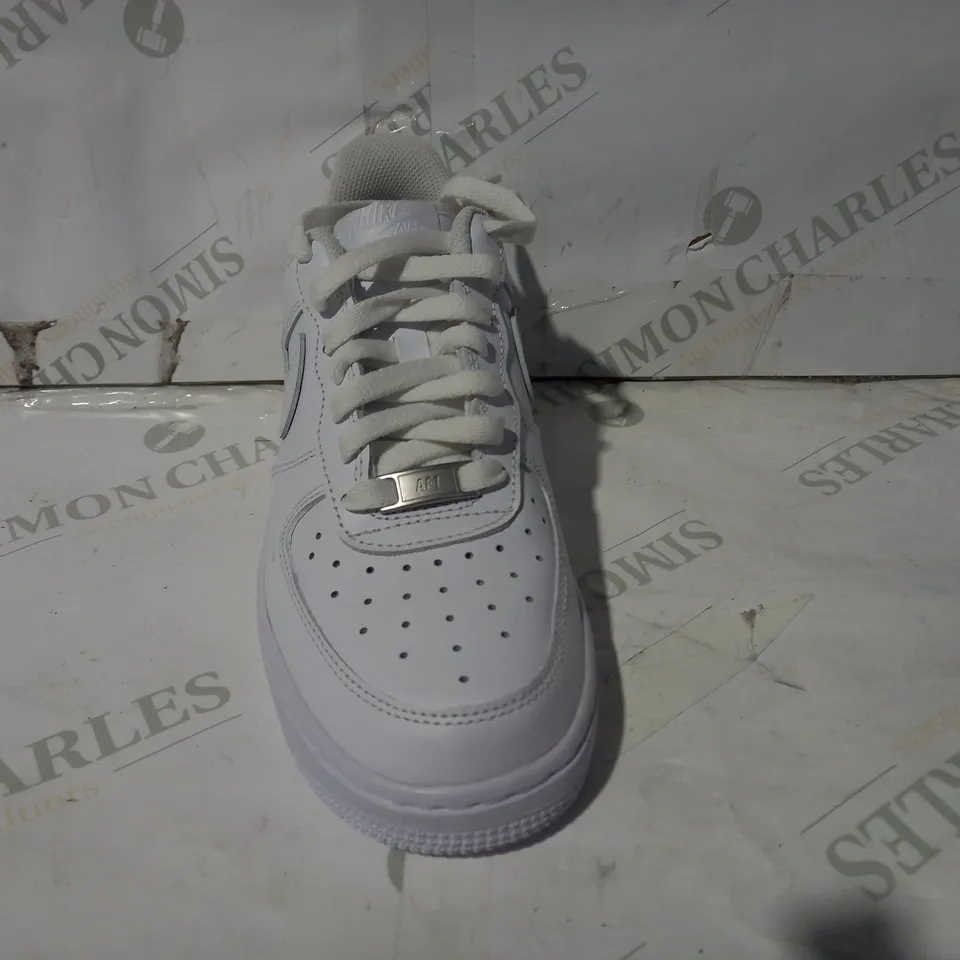 BOXED PAIR OF DESIGNER SHOES IN THE STYLE OF NIKE AIR FORCE 1 IN WHITE UK SIZE 4.5