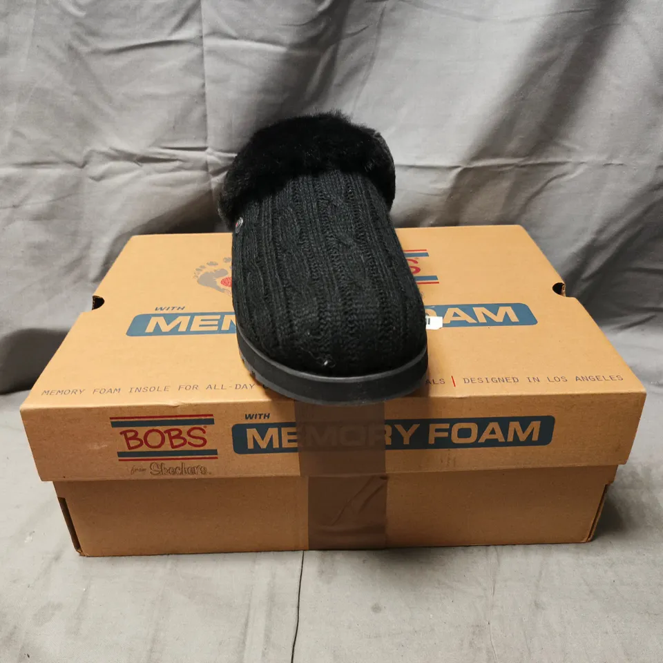 BOXED PAIR OF BOBS FROM SKECHERS SLIPPERS IN BLACK SIZE UK 7