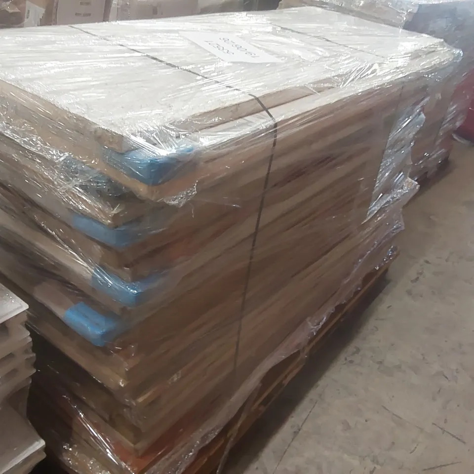 PALLET CONTAINING APPROXIMATELY 30x MIXED DESIGNER INTERNAL HOUSE DOORS