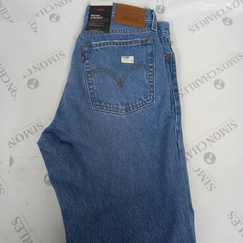 LEVIS STRAUSS WEDGIE STRAIGHT DENIM JEANS SIZE W28