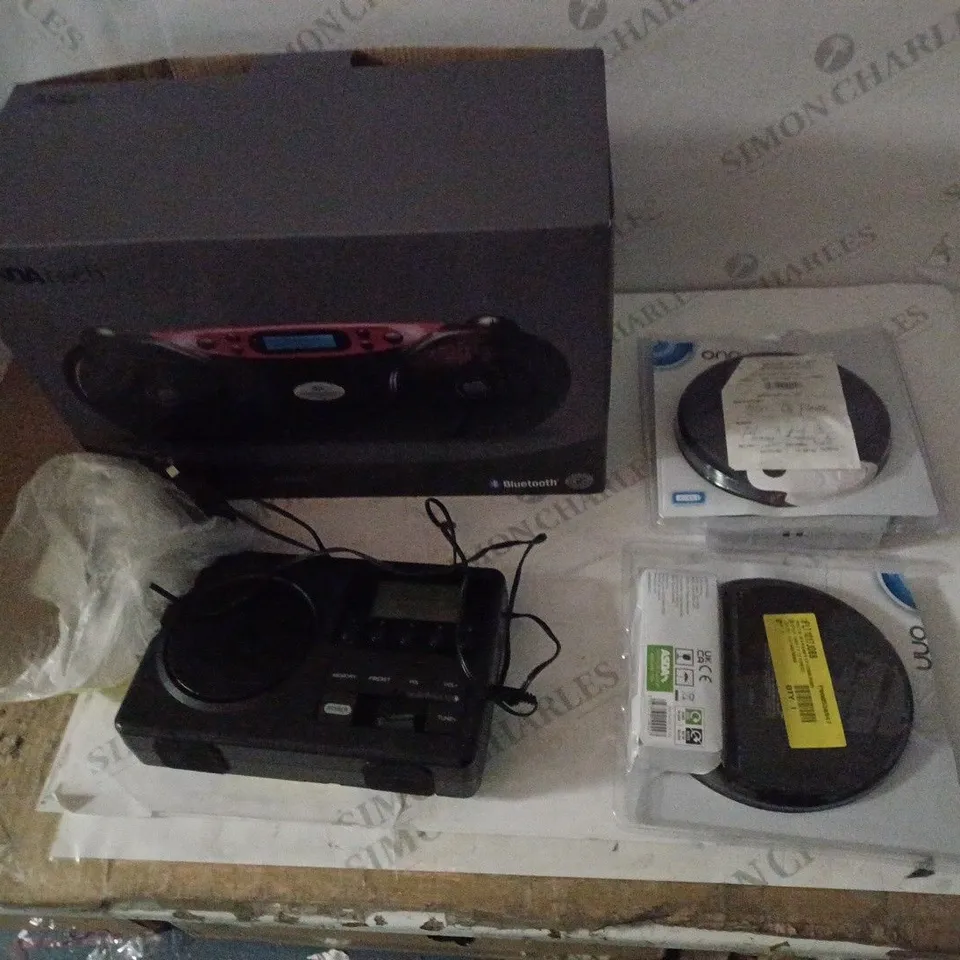 LOT OF 4 ASSORTED MUSIC PLAYERS TO INCLUDE CD PLAYERS AND RADIO