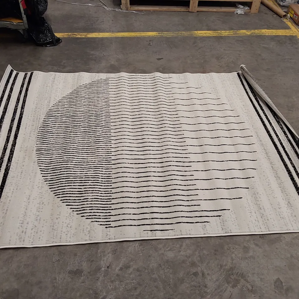 CORUM BLACK/ OFF-WHITE RUG // 5' X 7'