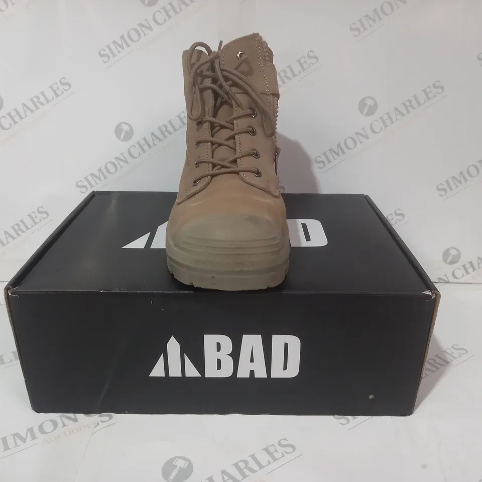 BOXED PAIR OF BAD CYCLONE WORK BOOTS IN STONE UK SIZE 9