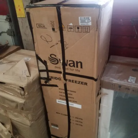 BOXED SWAN SR15690W 48CM WIDE, 144CM HIGH, 50/50 SPLIT COMPACT FRIDGE FREEZER - WHITE
