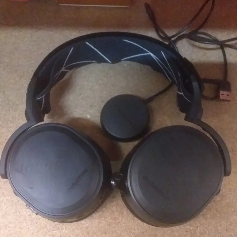 STEEL SERIES ARCTIS 9 WIRELESS GAMING HEADSET
