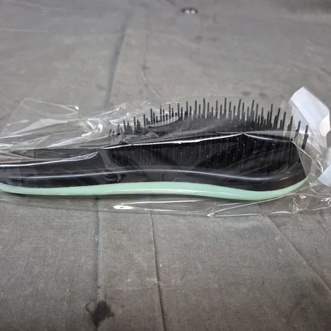 BOX OF 30 ASSORTED GREEN HAIR BRUSHES