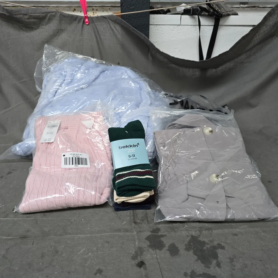 BOX OF APPROXIMATELY 30 ASSORTED CLOTHING ITEMS INCLUDING PINK KNITTED SMALL JUMPER, BEKKIN SOCKS 9-11, BLUE TOWELLING DRESSING GOWN AND MEDIUM GREY SHIRT