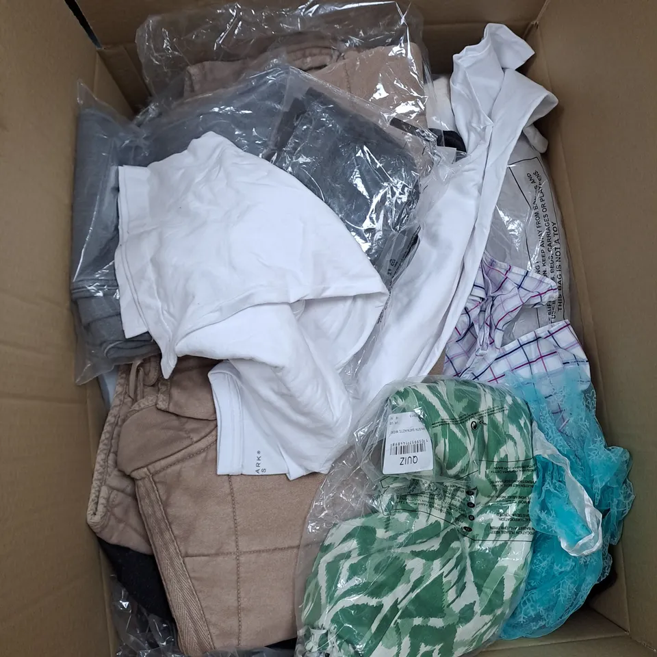 BOX OF APPROX. 40 ASSORTED CHILDRENS CLOTHING VARYING IN SIZE/COLOUR/STYLE TO INCLUDE:  TOPS, JEANS, JUMPERS