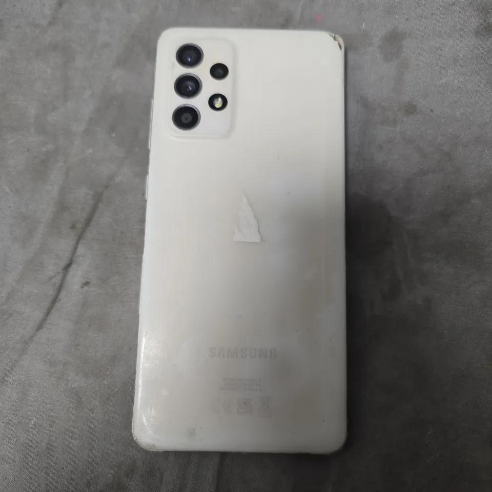 SAMSUNG SMARTPHONE IN WHITE (MODEL UNSPECIFIED)