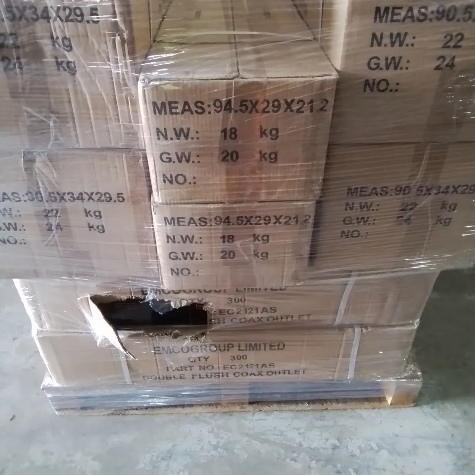 PALLET OF APPROXIMATELY 14 MULTI BOXES OF EMCO TO INCLUDE - CEILING ROSE 3 IN LINE TERMINALS & EARTH , TRIM FLUSH TV AERIAL SOCKET 