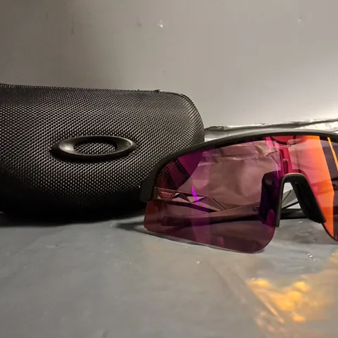 OAKLEY SUTRO SUN GLASSES 