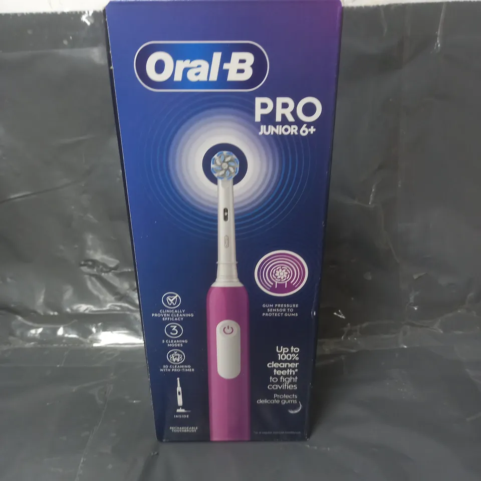 BOXED AND SEALED ORAL B PRO JUNIOR 6+ ELECTRIC TOOTHBRUSH