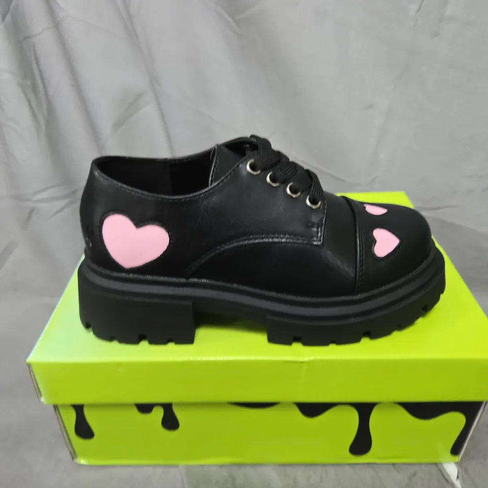BOXED PAIR OF KOI KIDZ LIL TENNIN HEART SHOES IN BLACK/PINK - UK KIDS 10