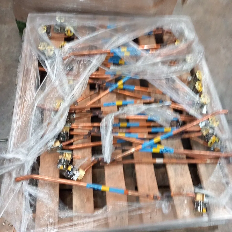 APPROXIMATELY 25 COPPER PIPE 80CM WITH VAC VALVE